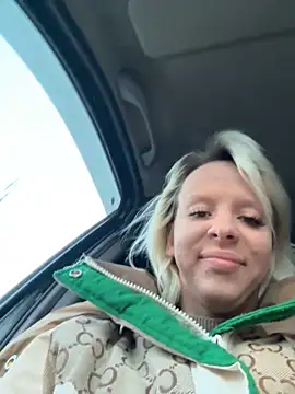 Snapshot of LikaCat chatting on 11/01/25, 01:29 LikaCat online show from 11/01/25, 01:29