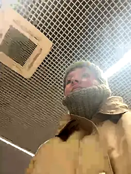 Snapshot of LikaCat chatting on 11/14/25, 03:49 LikaCat online show from 11/14/25, 03:49