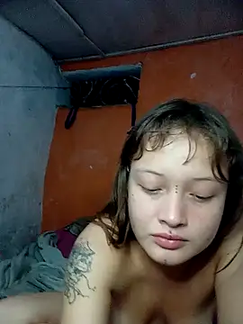 Snapshot of lucyy06 chatting on 10/27/25, 05:55 lucyy06 online show from 10/27/25, 05:55