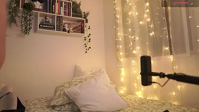 Snapshot of EmilyxRose_- chatting on 12/03/24, 09:56 EmilyxRose - online show from 12/03/24, 09:56