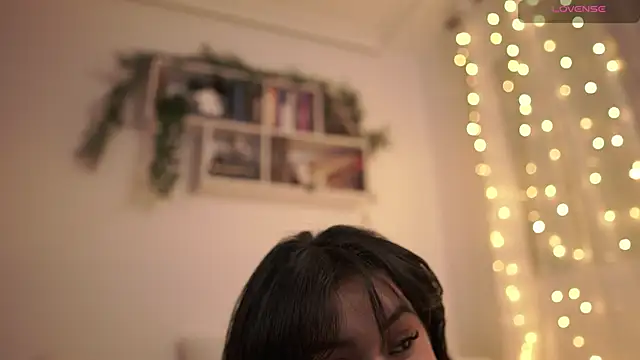 Snapshot of EmilyxRose_- chatting on 12/15/24, 02:30 EmilyxRose - online show from 12/15/24, 02:30