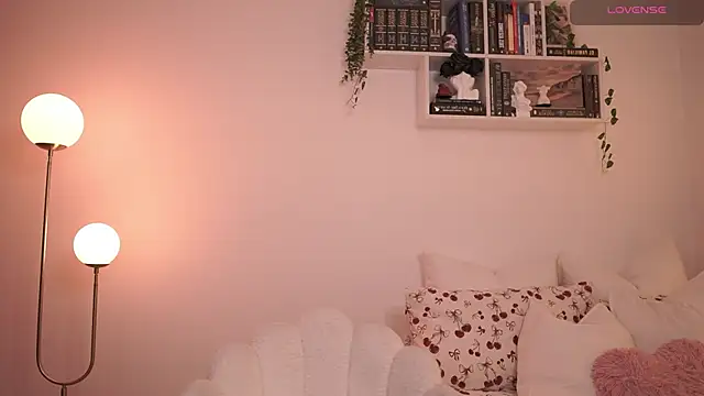 Snapshot of EmilyxRose_- chatting on 02/18/25, 08:36 EmilyxRose - online show from 02/18/25, 08:36