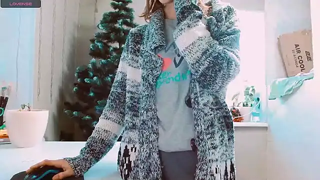 Snapshot of RosaJil chatting on 12/13/24, 01:44 RosaJil online show from 12/13/24, 01:44