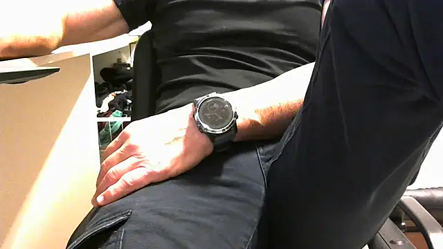 Snapshot of bycho chatting on 10/27/25, 10:19 bycho online show from 10/27/25, 10:19