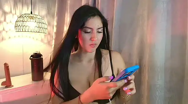 Snapshot of MarianaBenz chatting on 02/07/25, 02:29 MarianaBenz online show from 02/07/25, 02:29