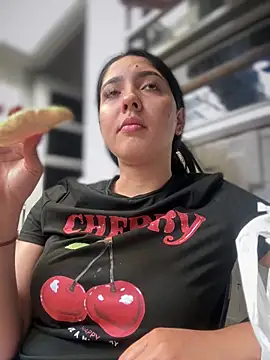 Snapshot of MarianaBenz chatting on 02/07/25, 08:31 MarianaBenz online show from 02/07/25, 08:31