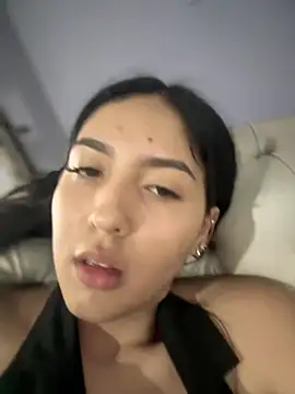 Snapshot of MarianaBenz chatting on 02/11/25, 08:42 MarianaBenz online show from 02/11/25, 08:42