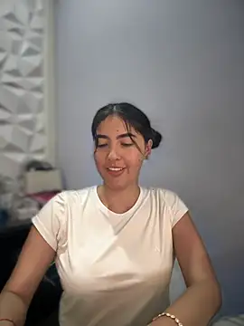 Snapshot of MarianaBenz chatting on 03/09/25, 03:01 MarianaBenz online show from 03/09/25, 03:01