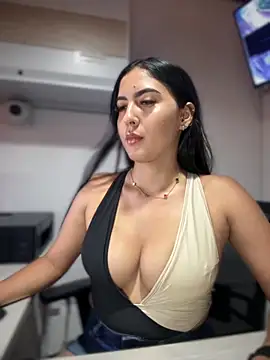 Snapshot of MarianaBenz chatting on 10/04/25, 09:46 MarianaBenz online show from 10/04/25, 09:46