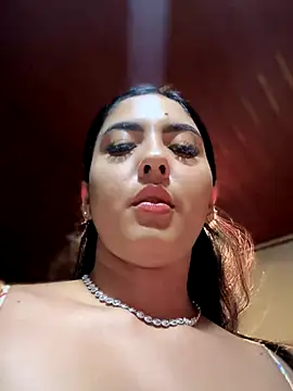 Snapshot of MarianaBenz chatting on 10/20/25, 12:00 MarianaBenz online show from 10/20/25, 12:00