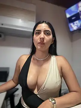 Snapshot of MarianaBenz chatting on 11/03/25, 12:24 MarianaBenz online show from 11/03/25, 12:24