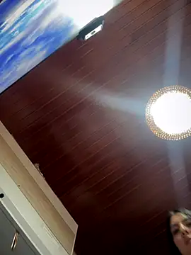 Snapshot of MarianaBenz chatting on 12/16/25, 12:04 MarianaBenz online show from 12/16/25, 12:04