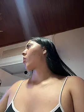 Snapshot of MarianaBenz chatting on 01/15/26, 12:04 MarianaBenz online show from 01/15/26, 12:04