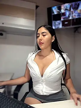 MarianaBenz online show from 06/03/26, 12:35