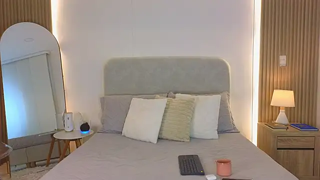 KristennBlue online show from 04/24/26, 02:19