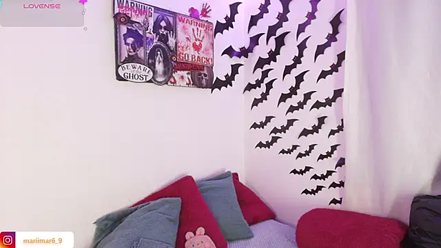 Snapshot of mari_mar69 chatting on 10/27/25, 10:30 mari mar69 online show from 10/27/25, 10:30