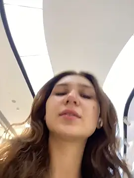 QuitieLia online show from 03/12/26, 07:25