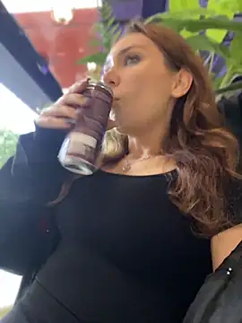 QuitieLia online show from 04/20/26, 08:06