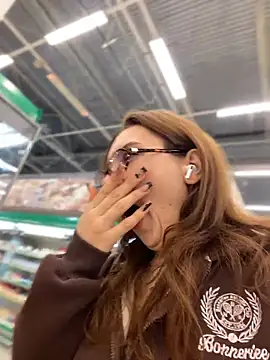 QuitieLia online show from 04/23/26, 01:24