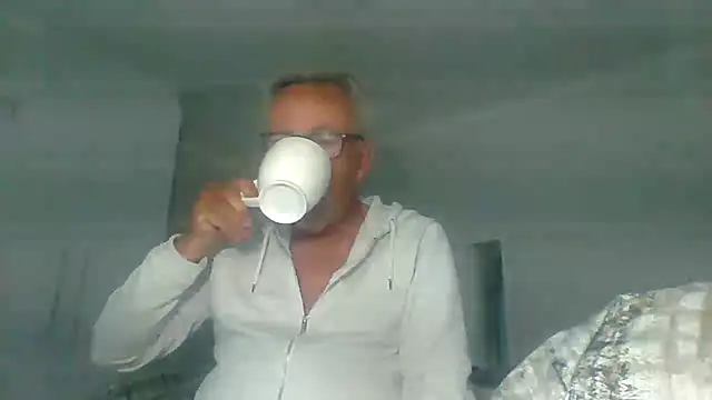 tuggy59 online show from 10/08/25, 04:32