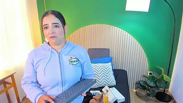 taylor bennet online show from 09/26/25, 12:09