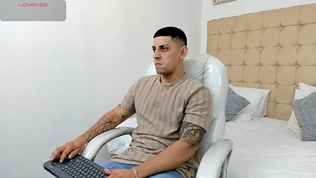 Alex cute77 online show from 01/06/26, 12:31