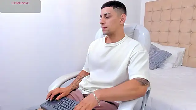 Alex cute77 online show from 01/07/26, 12:51