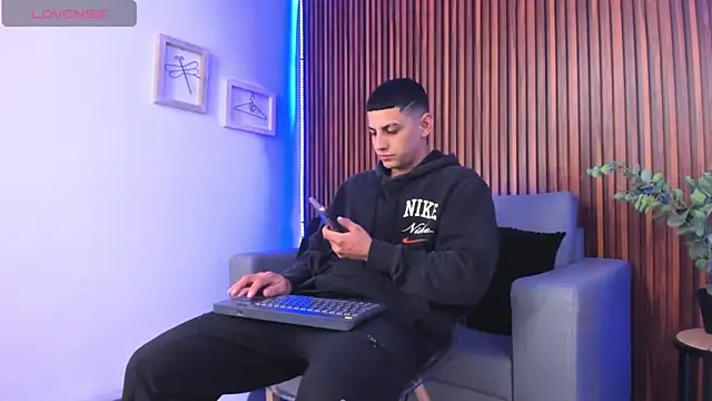 Alex cute77 online show from 04/21/26, 12:33