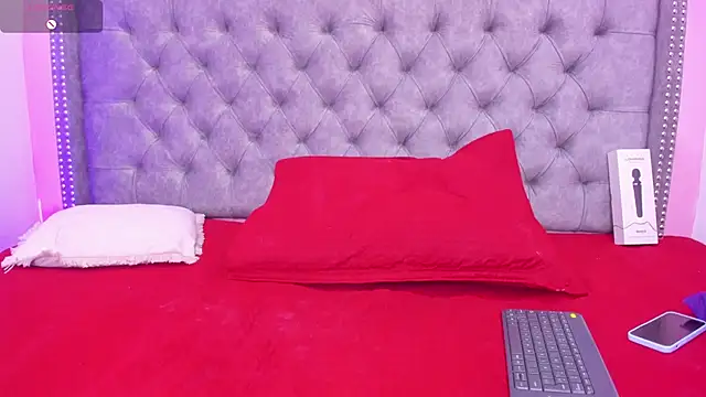 Snapshot of Sofia_Girl_ chatting on 10/26/25, 08:09 Sofia Girl online show from 10/26/25, 08:09