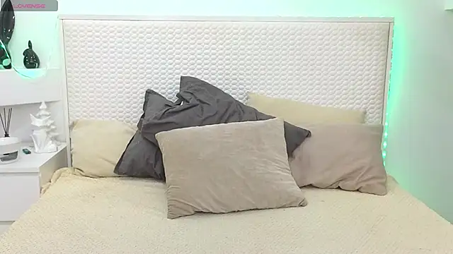 Snapshot of Eva_Rogers_ chatting on 12/11/24, 02:11 Eva Rogers  online show from 12/11/24, 02:11