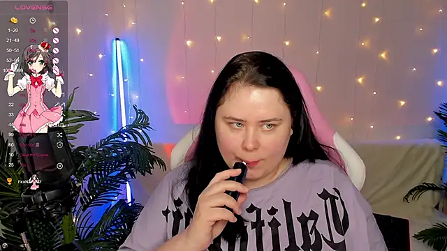 Snapshot of Akemi_BBW chatting on 12/14/24, 10:18 Akemi BBW online show from 12/14/24, 10:18