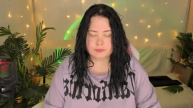 Snapshot of Akemi_BBW chatting on 01/03/25, 09:15 Akemi BBW online show from 01/03/25, 09:15