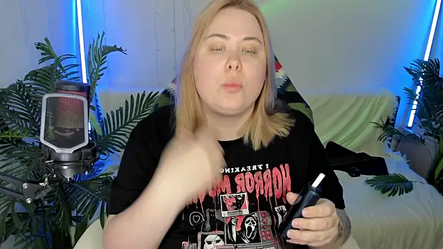 Snapshot of Akemi_BBW chatting on 02/07/25, 08:20 Akemi BBW online show from 02/07/25, 08:20