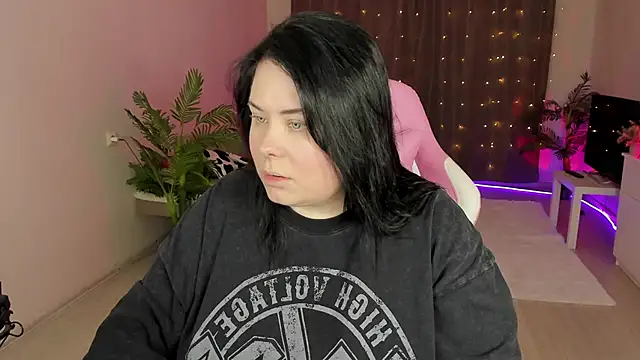 Snapshot of Akemi_BBW chatting on 09/24/25, 05:16 Akemi BBW online show from 09/24/25, 05:16