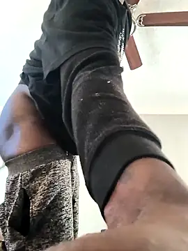 Snapshot of icyMike43 chatting on 12/15/25, 05:17 icyMike43 online show from 12/15/25, 05:17