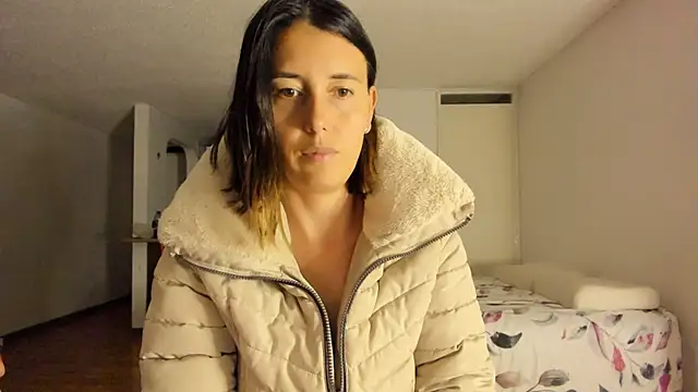 Snapshot of zoe_jeane_beker chatting on 12/30/24, 12:32 zoe jeane beker online show from 12/30/24, 12:32