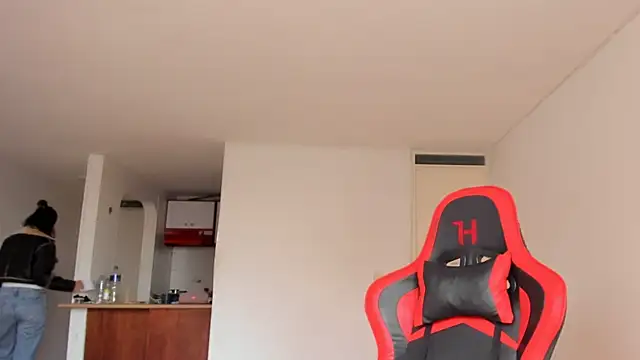 Snapshot of zoe_jeane_beker chatting on 02/14/25, 09:32 zoe jeane beker online show from 02/14/25, 09:32