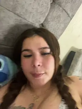 zoe adhara online show from 04/24/26, 07:33