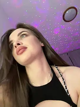 Snapshot of KristenSayles chatting on 03/04/25, 10:49 KristenSayles online show from 03/04/25, 10:49