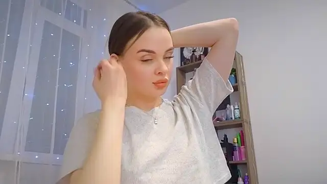 Snapshot of KristenSayles chatting on 03/15/25, 05:26 KristenSayles online show from 03/15/25, 05:26