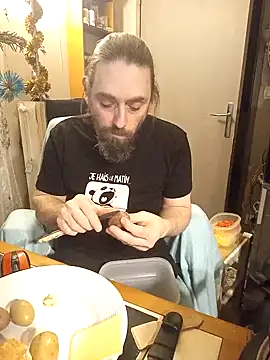 Snapshot of teekoine1 chatting on 01/05/25, 12:52 teekoine1 online show from 01/05/25, 12:52