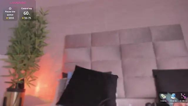 Snapshot of mia_crawford chatting on 02/05/25, 02:59 mia crawford online show from 02/05/25, 02:59