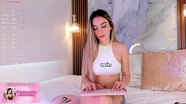 Gabbyy  online show from 06/12/26, 07:46