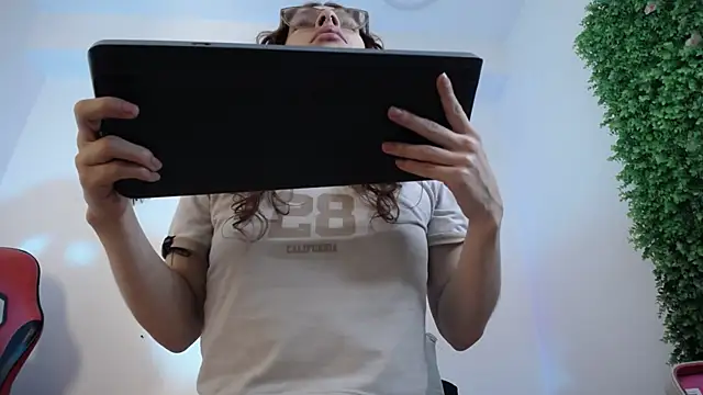 Katy Van online show from 12/19/25, 09:44