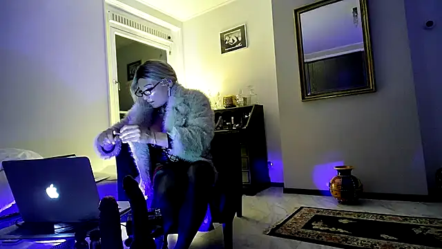 CharlotteVixxens online show from 12/02/25, 11:00