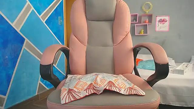 MeganMilF2 online show from 02/04/25, 09:31