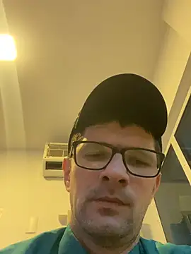 Snapshot of Juliano2289 chatting on 06/13/26, 01:31 Juliano2289 online show from 06/13/26, 01:31