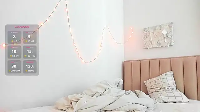 Snapshot of TrES-2b chatting on 02/18/26, 08:43 TrES-2b online show from 02/18/26, 08:43