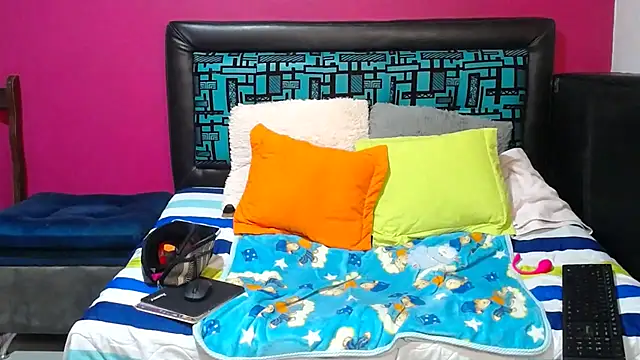 Snapshot of karolhot916 chatting on 01/11/25, 12:33 karolhot916 online show from 01/11/25, 12:33