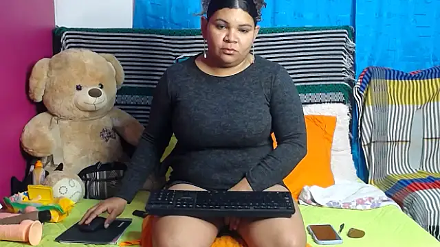 Snapshot of karolhot916 chatting on 02/13/25, 11:15 karolhot916 online show from 02/13/25, 11:15